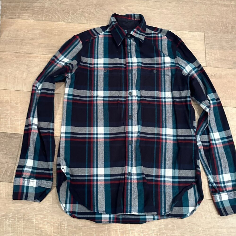 GAP MENS SIZE MEDIUM RED GREEN BLUE BUTTON UP FLANNEL SHIRT